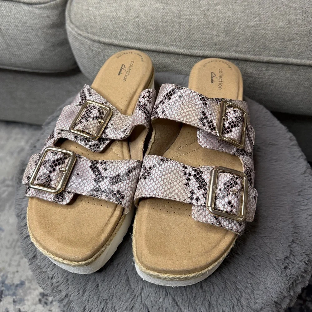 Clarks Collection Pink Snakeskin Double Buckle Platform Comfort Slides Size 8.5✨